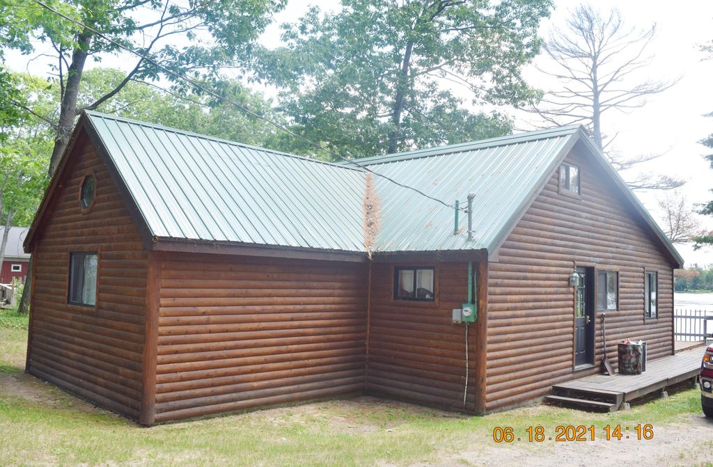 6599 W Lakeview Rd, Kinross, MI 49752
