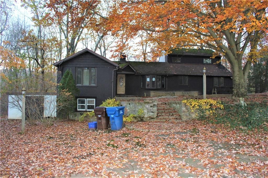 22 Clear Lake Mnr, North Branford, CT 06471