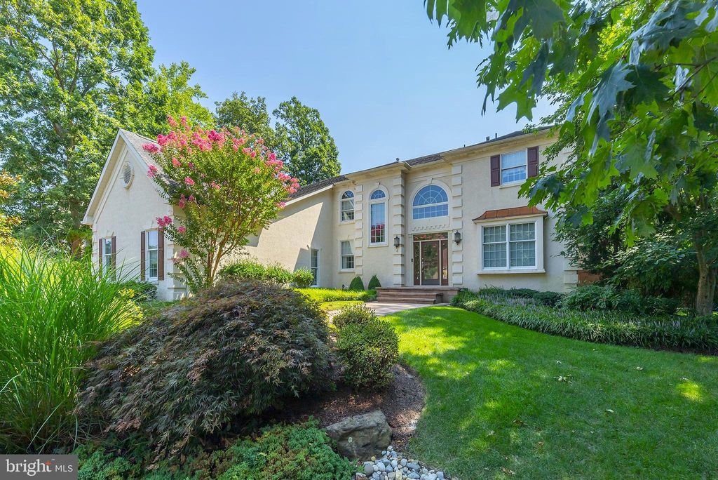 4 Collage Ct, Cherry Hill, NJ 08003