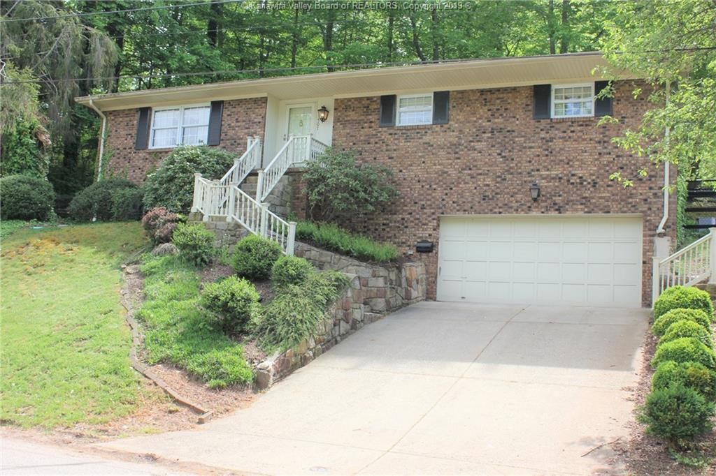 1507 Village Dr, South Charleston, WV 4 Bed, 3 Bath SingleFamily