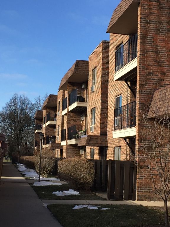 3519 Central Rd #302, Glenview, IL 60025