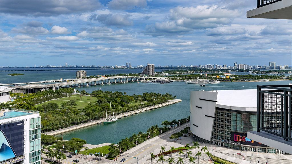 650 NE 2nd Ave, Miami, FL 33132
