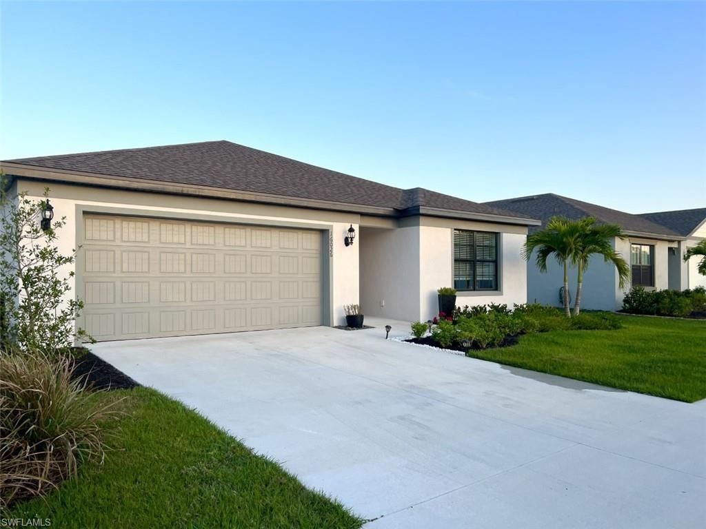16026 Enclaves Cove Dr, North Fort Myers, FL 33917