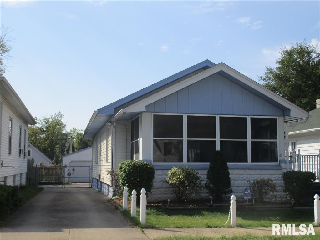 910 W Macqueen Ave, Peoria, IL 61604