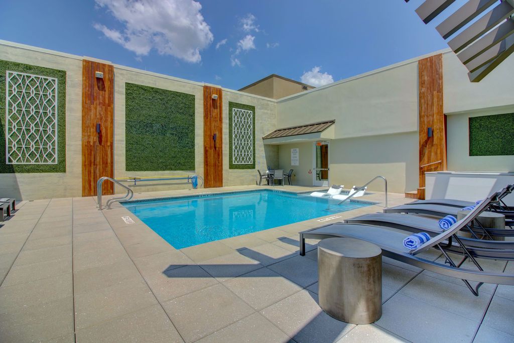 9870 Gaylord Dr, Houston, TX 77024