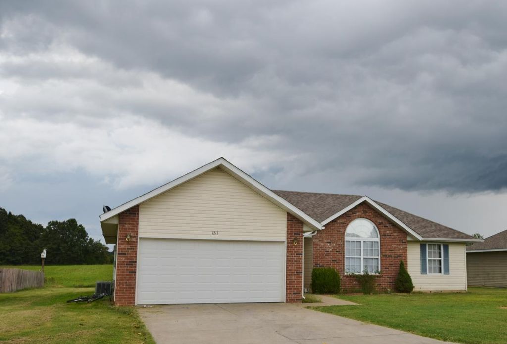 1213 Woodland Rdg, MO 3 Bed, 2.5 Bath Single