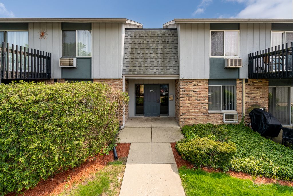 906 E  Old Willow Rd #201, Prospect Heights, IL 60070