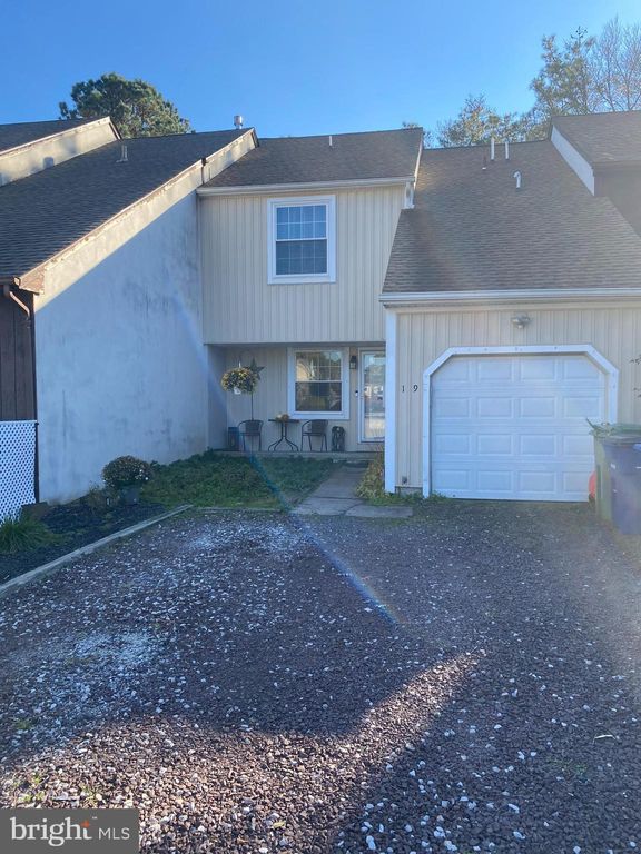 19 Queen Ann Ct, Marlton, NJ 08053