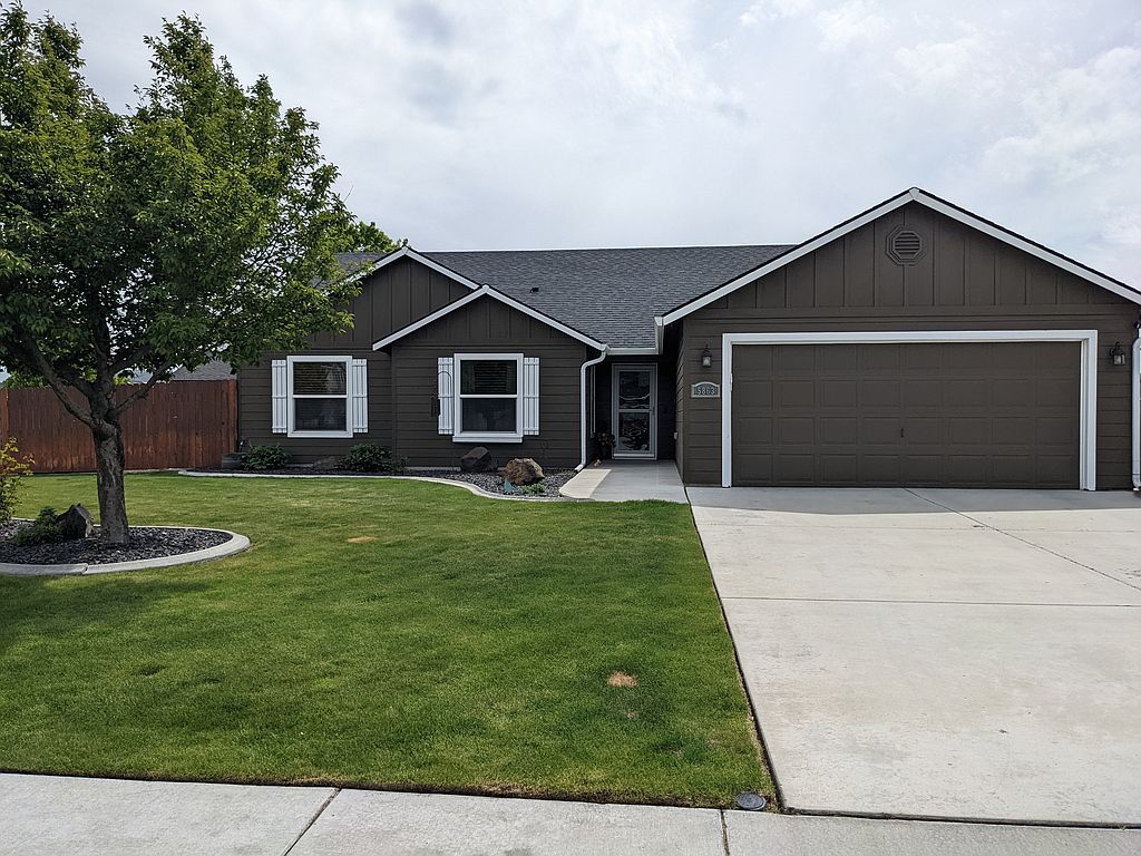 5863 Bluewood St, West Richland, WA 99353