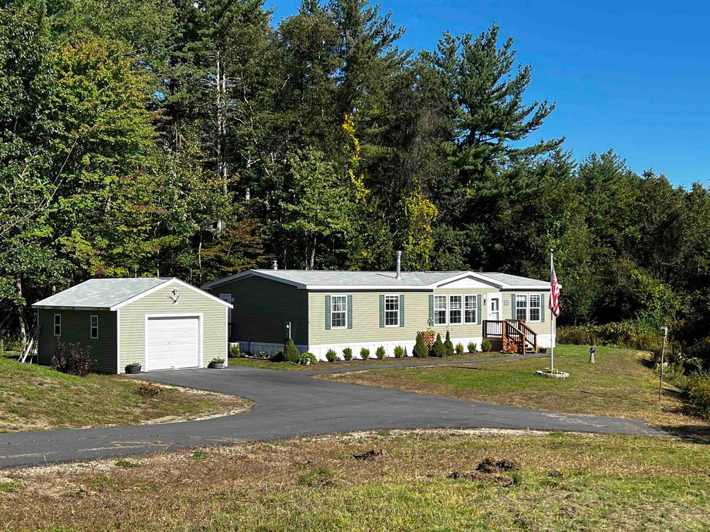 16 Olive Meadow Ln, Dover, NH 03820
