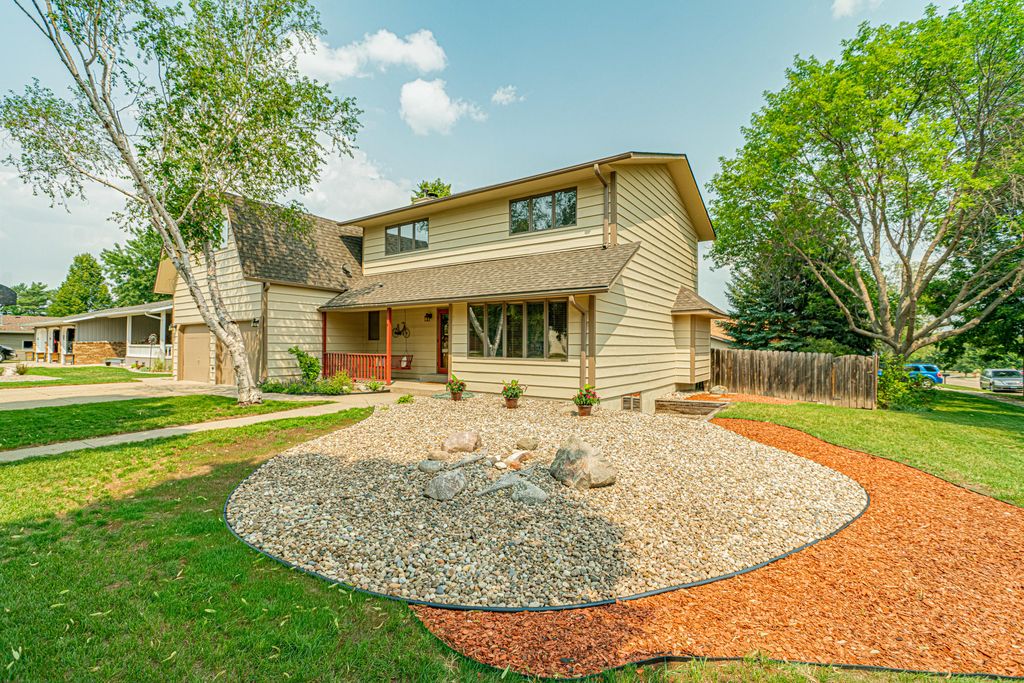 411 W Brandon Dr, Bismarck, ND 58503