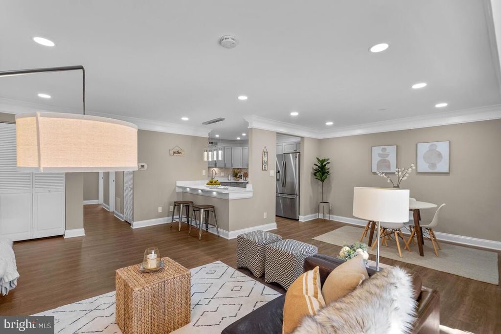 6 Monroe St #201, Rockville, MD 20850