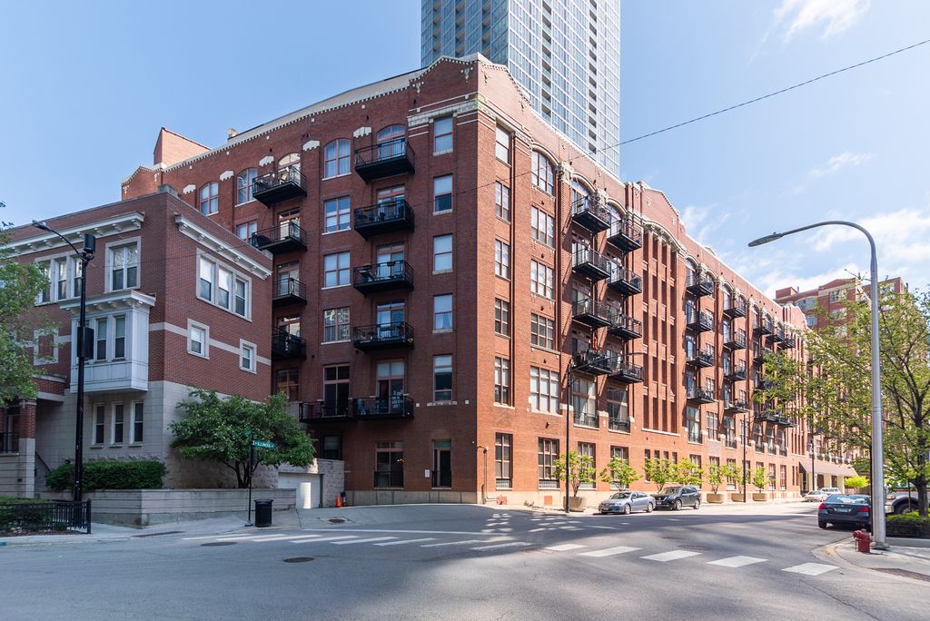 360 W Illinois St #527, Chicago, IL 60654