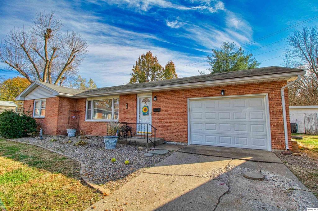 429 Yule Ct, Quincy, IL 62305