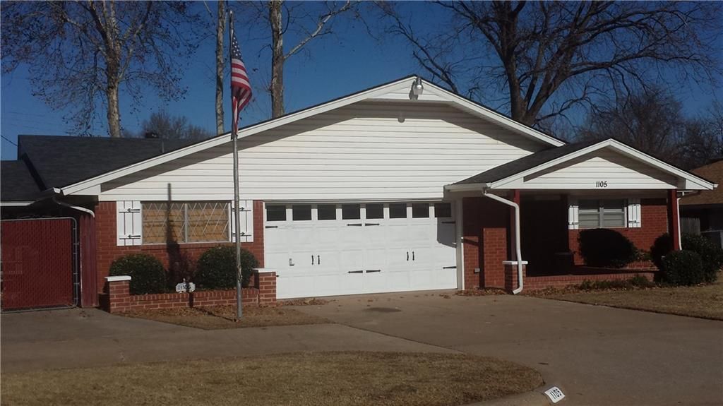 1105 Sunvalley Dr, Midwest City, OK 73110