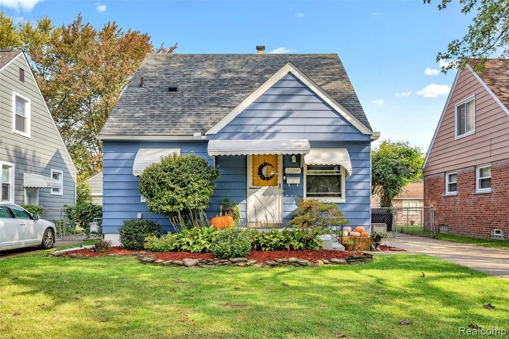 22214 Columbia St, Dearborn, MI 48124