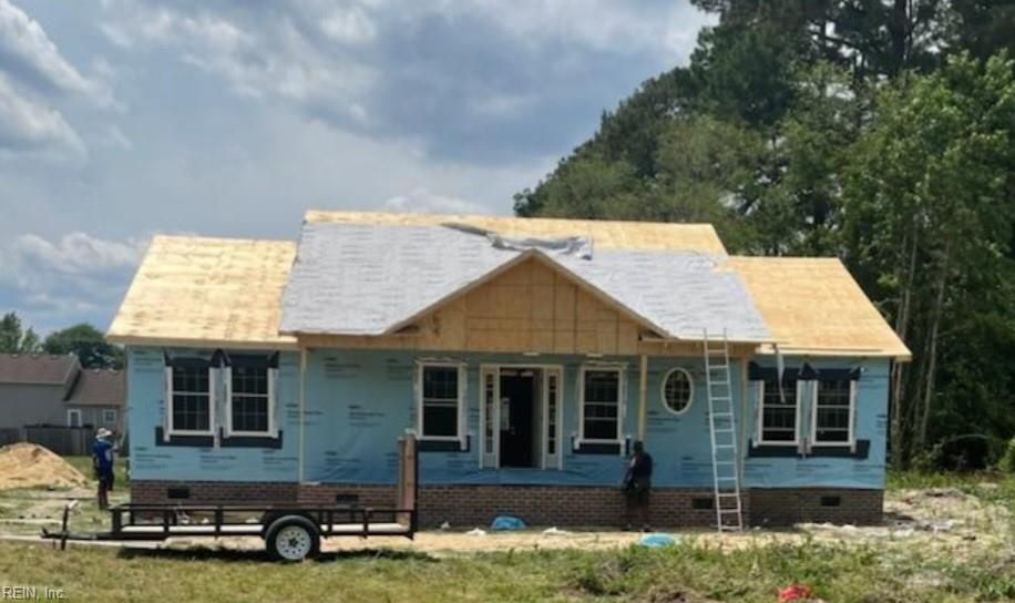 17 High St, Courtland, VA 23837