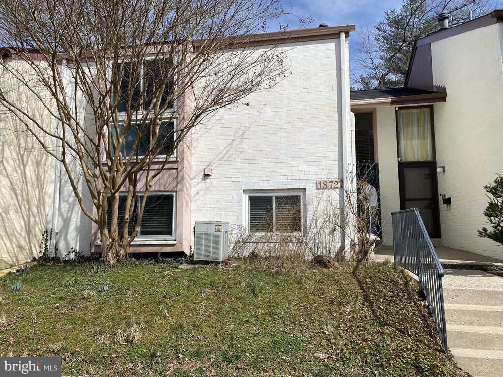 18727 Walkers Choice Rd, Montgomery Village, MD 20886