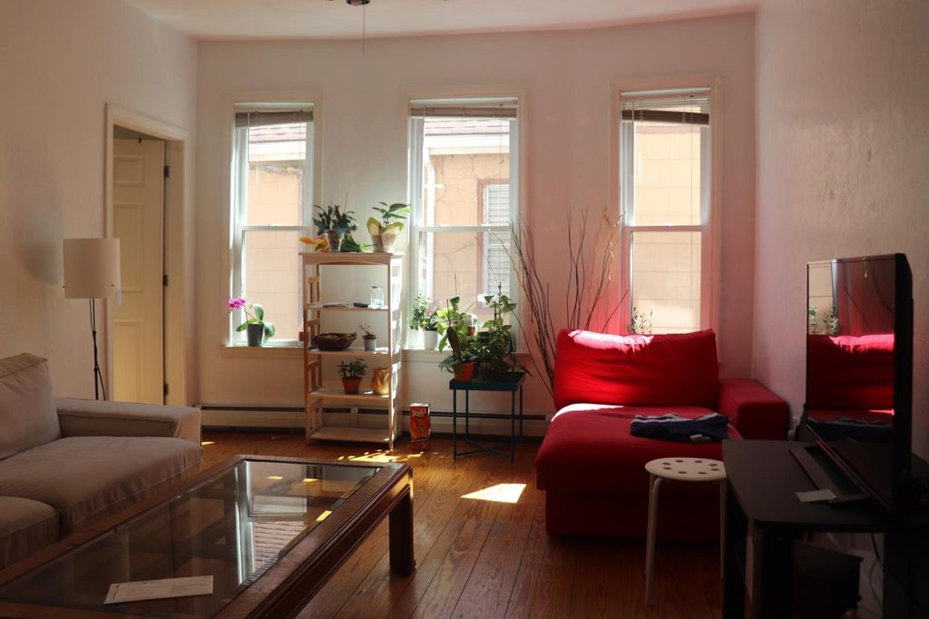11 Beacon St #2, Somerville, MA 02143