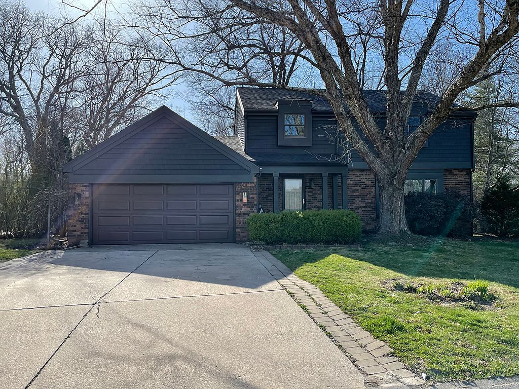 725 Glenoak Dr, Macomb, IL 61455
