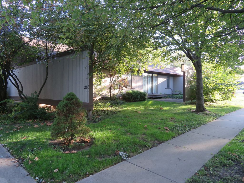 810 Sunset Dr #1, Urbana, IL 61801