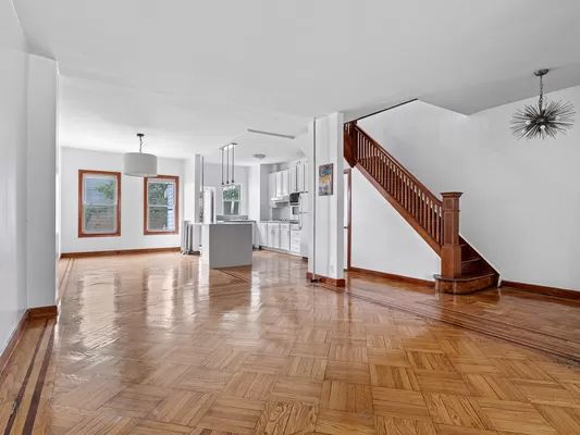 907 E 38th St, Brooklyn, NY 11210