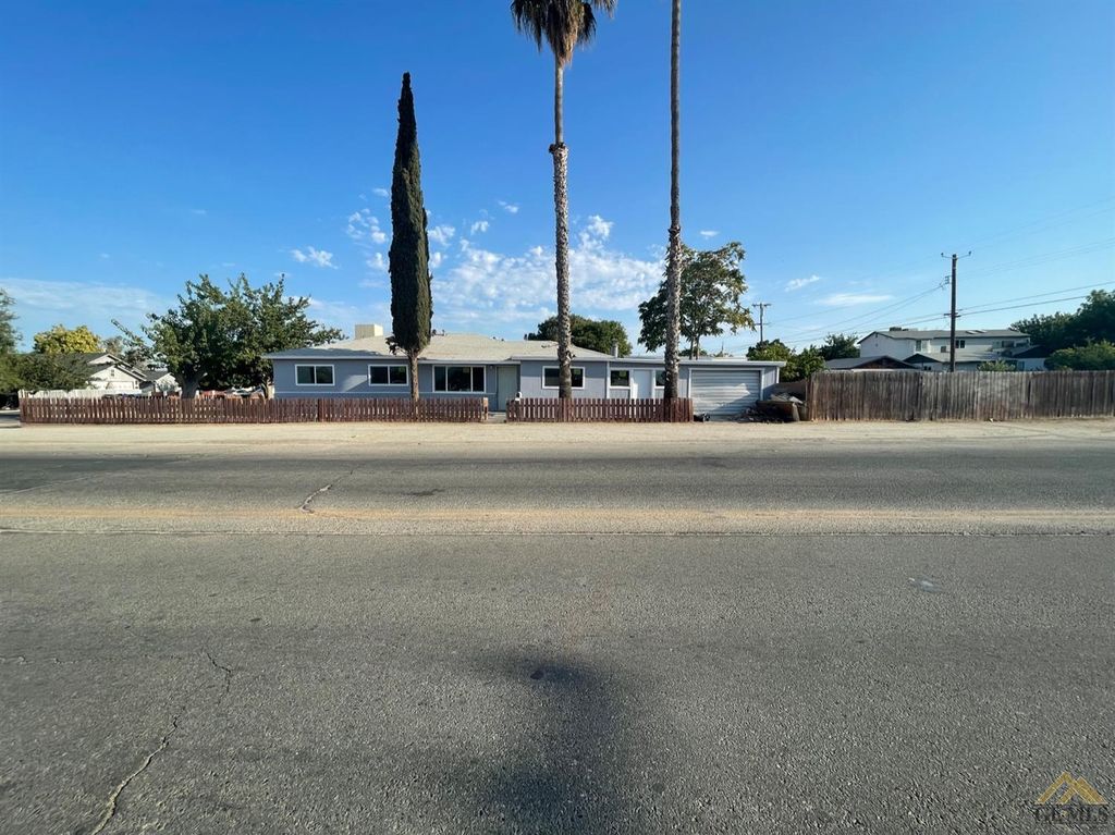 219 Monroe St, Taft, CA 93268