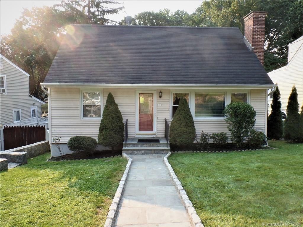563 Lakeside Dr, Bridgeport, CT 06606