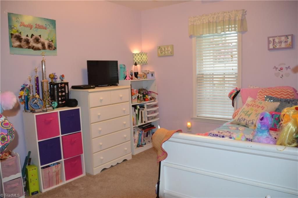 3712 Creek Pointe Way, Greensboro, NC 27407 - 3 Bed, 2 Bath Single