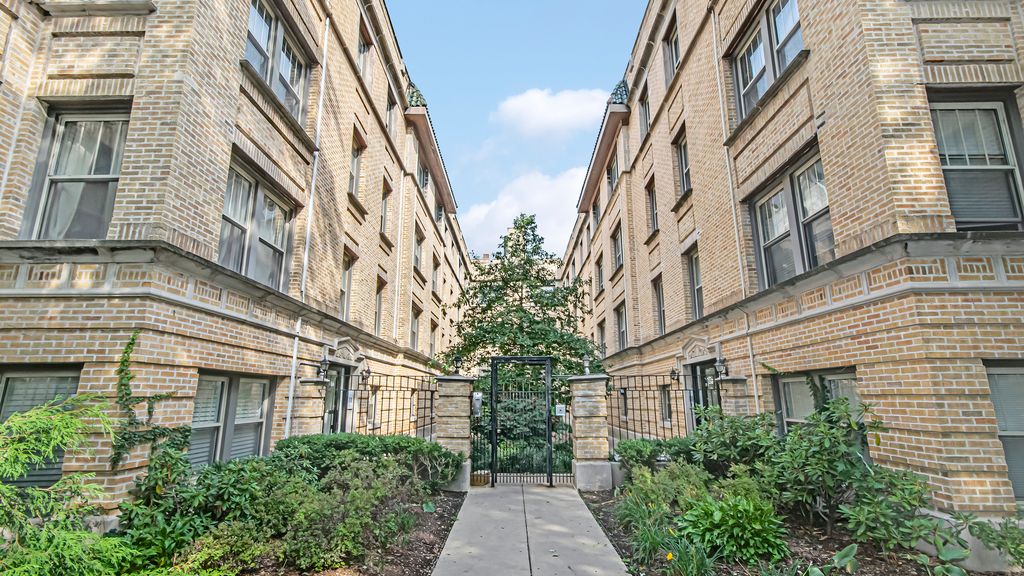 1362 W Greenleaf Ave #1A, Chicago, IL 60626
