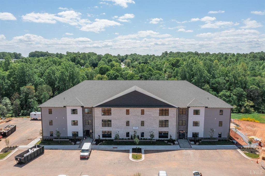 1300 Stoney Ridge Blvd #101, Forest, VA 24551