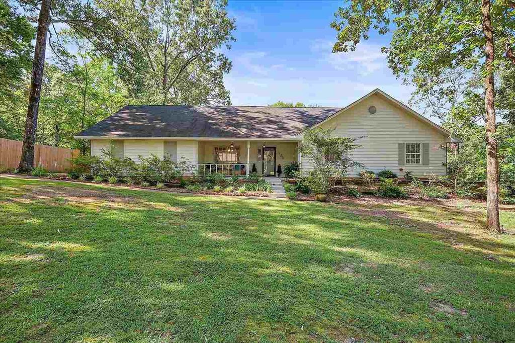 159 Green Forest Dr, Clinton, MS 39056