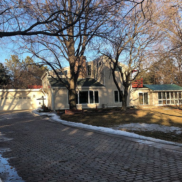 airport close to 1524 atokad drive south sioux city, ne 68776