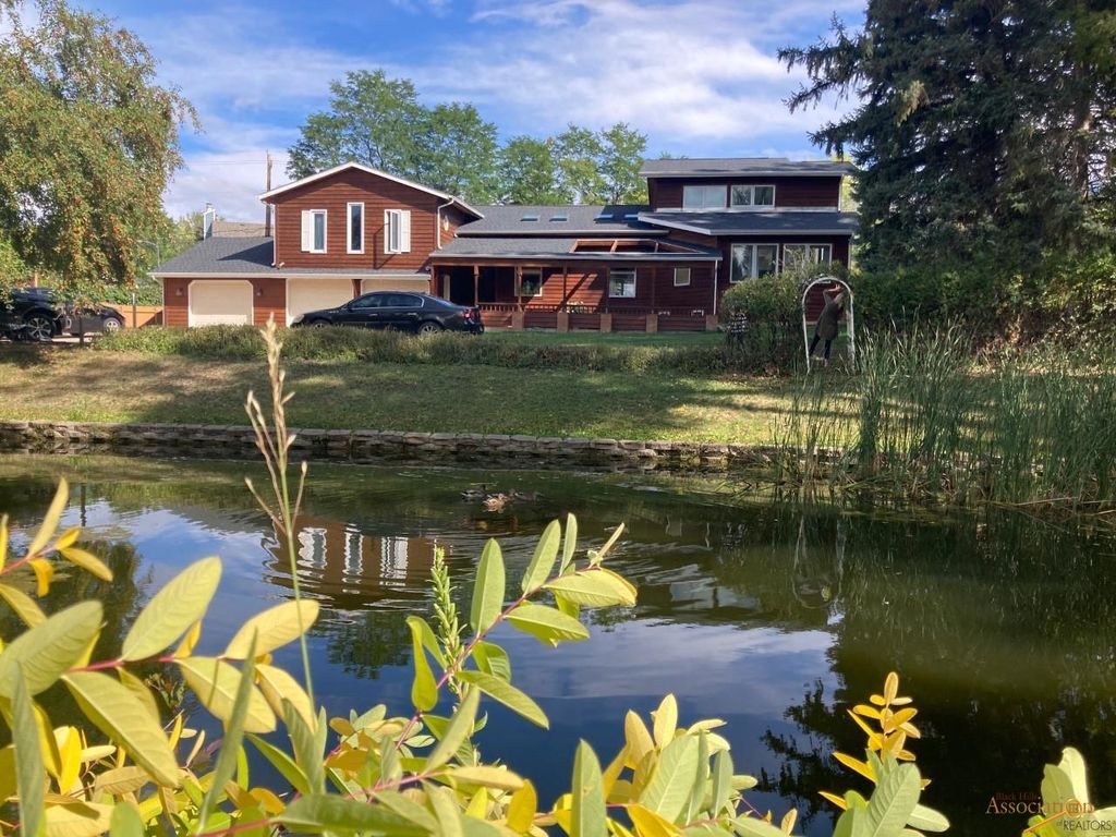 2716 Country Club Dr, Rapid City, SD 57702