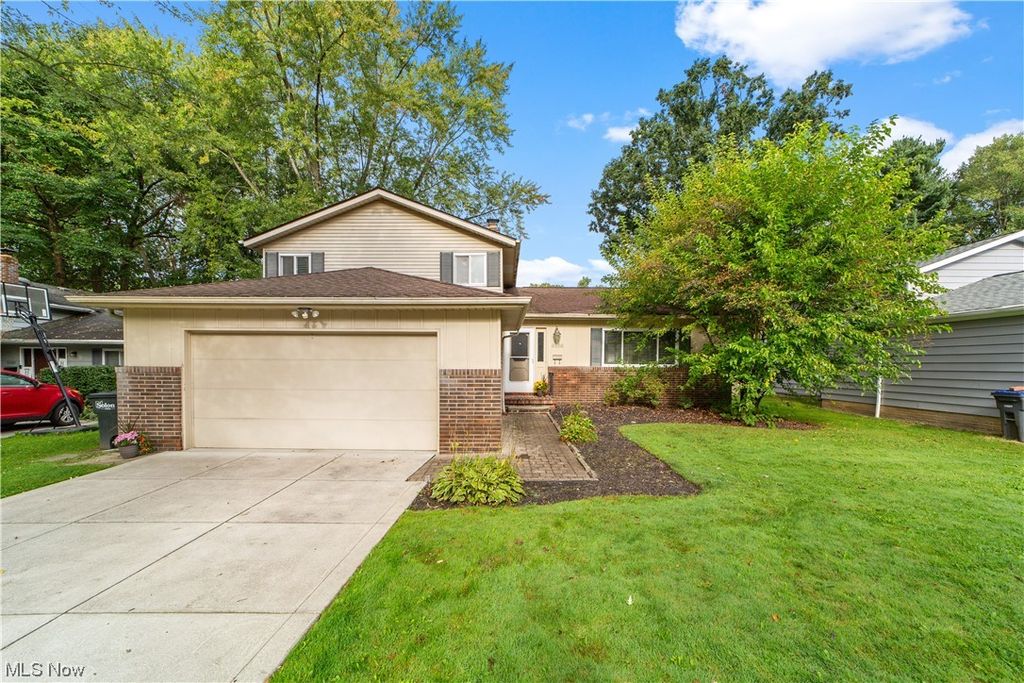 6556 Forest Glen Ave, Solon, OH 44139