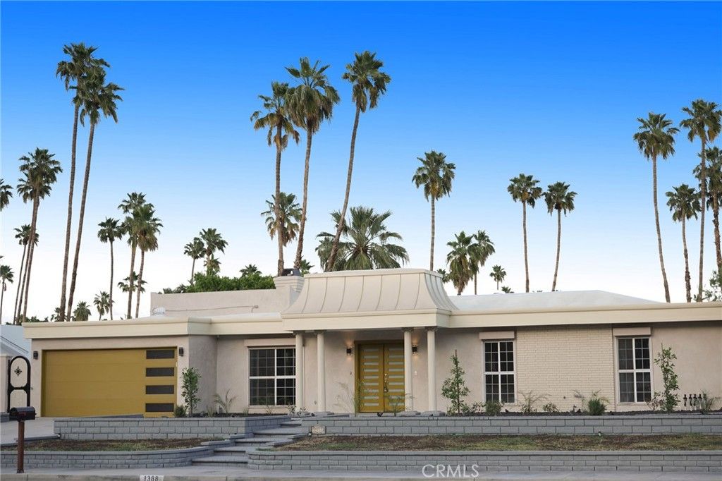 1388 S  Farrell Dr, Palm Springs, CA 92264