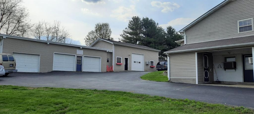 3029 N Laurel Rd, East Bernstadt, KY 40729