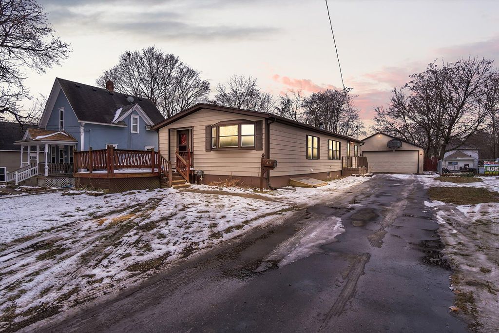 334 N Grinnell St, Jackson, MI 49202