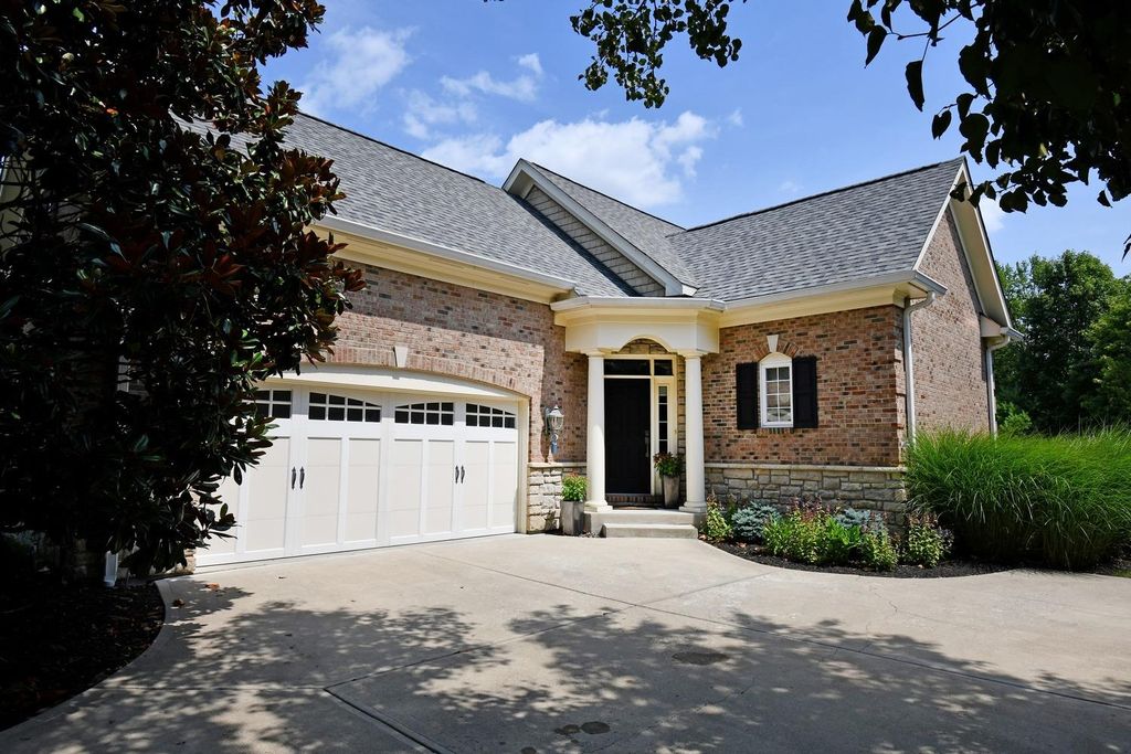 7254 Harbour Town Dr, West Chester, OH 45069