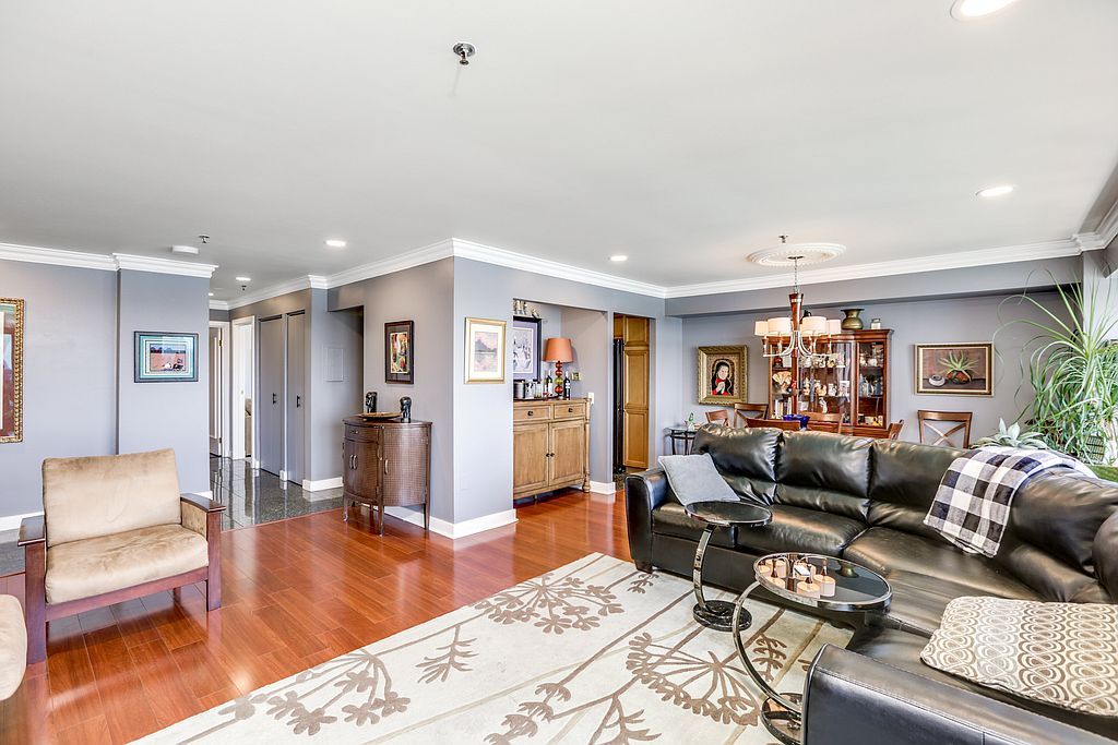 300 Riverfront Dr #28B, Detroit, MI 48226