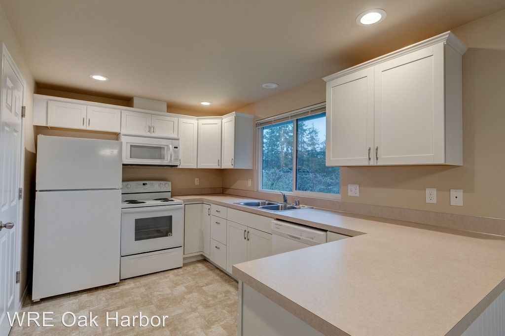 30160 State Route 20 #G2, Oak Harbor, WA 98277
