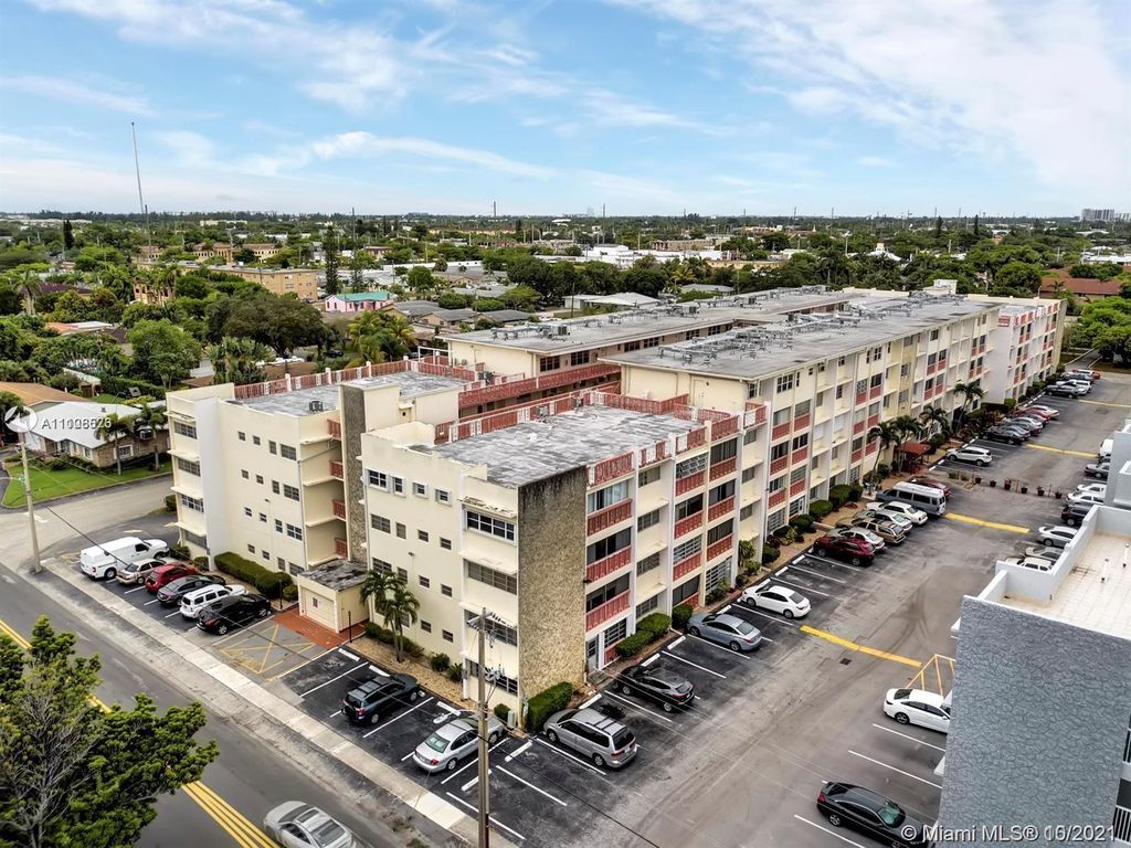 215 SE 3rd Ave #105C, Hallandale Beach, FL 33009