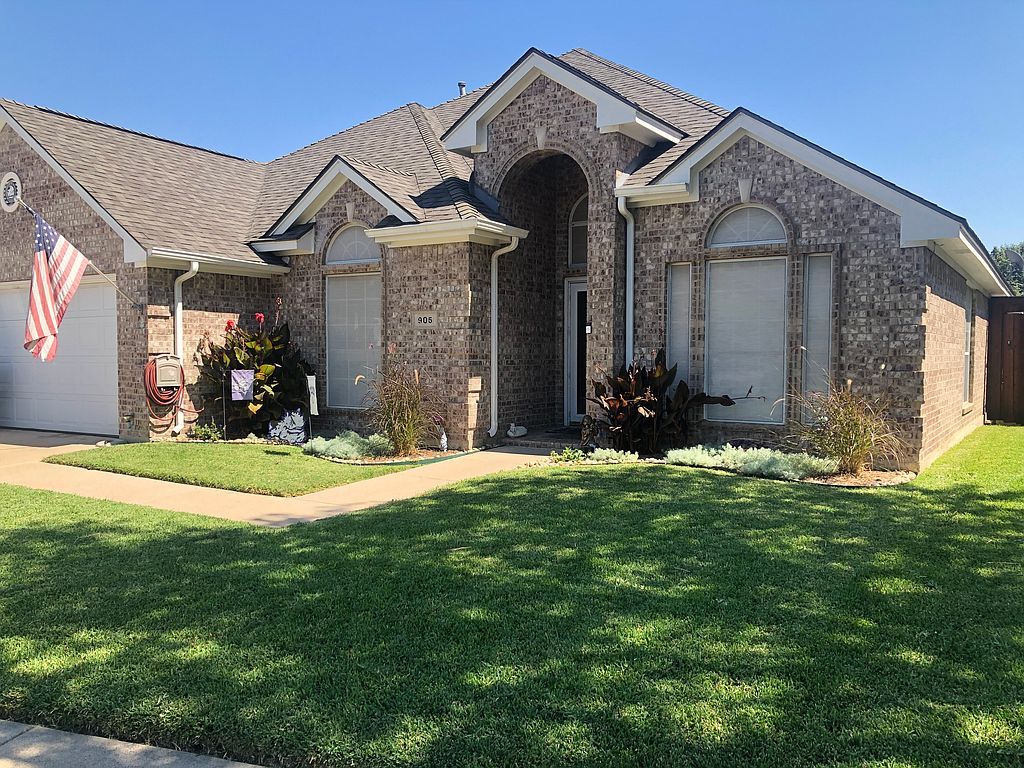 905 Saratoga Ct, Saginaw, TX 76131