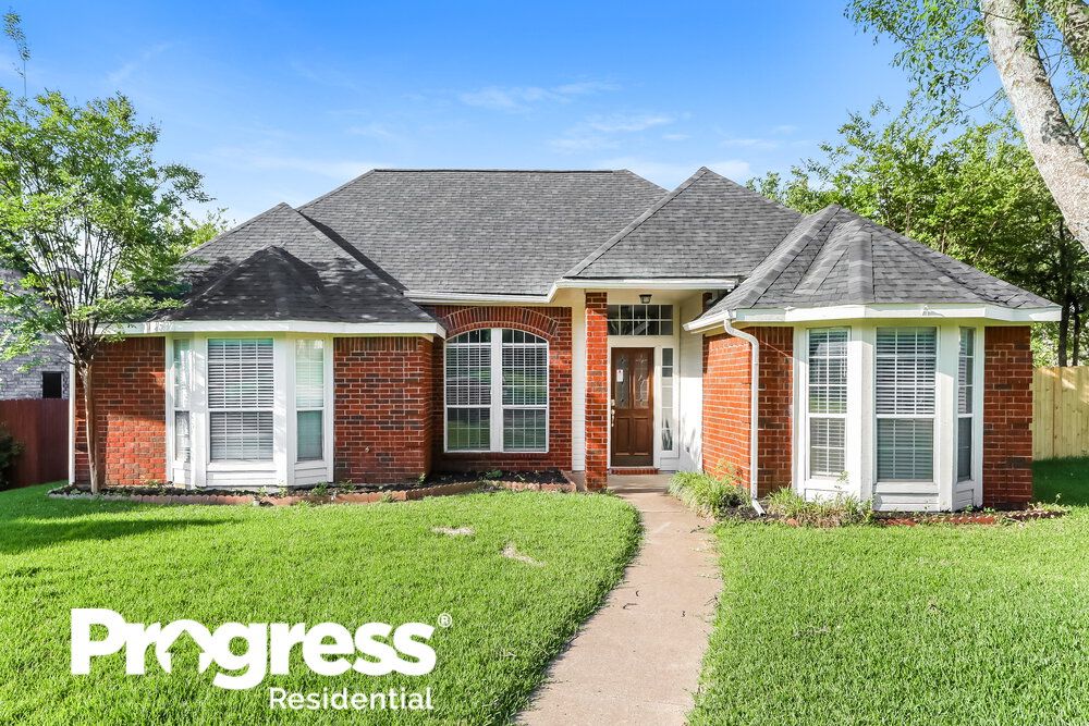 819 Crooked Creek Ln, Desoto, TX 75115