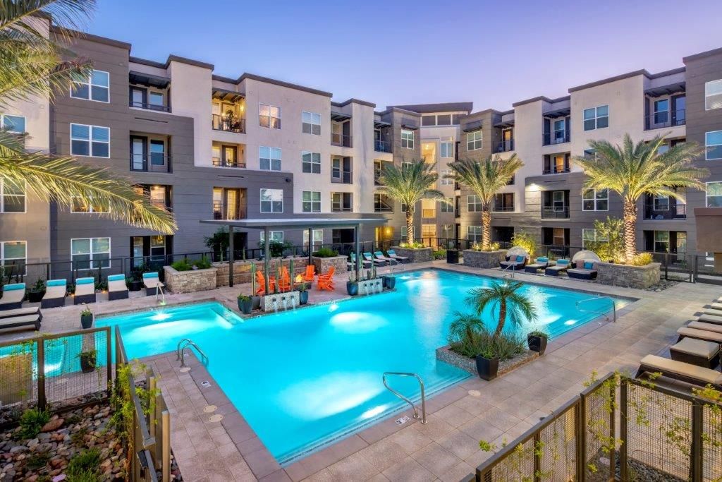 2550 S San Tan Village Pkwy, Gilbert, AZ 85295