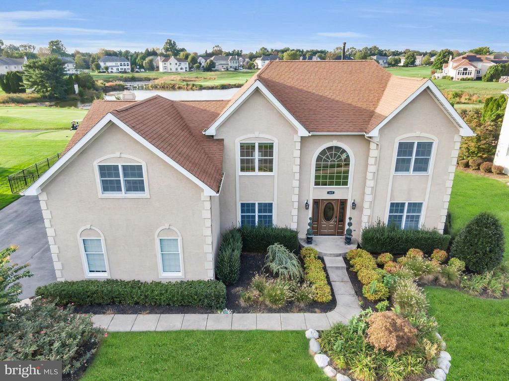 147 Country Club Dr, Moorestown, NJ 08057