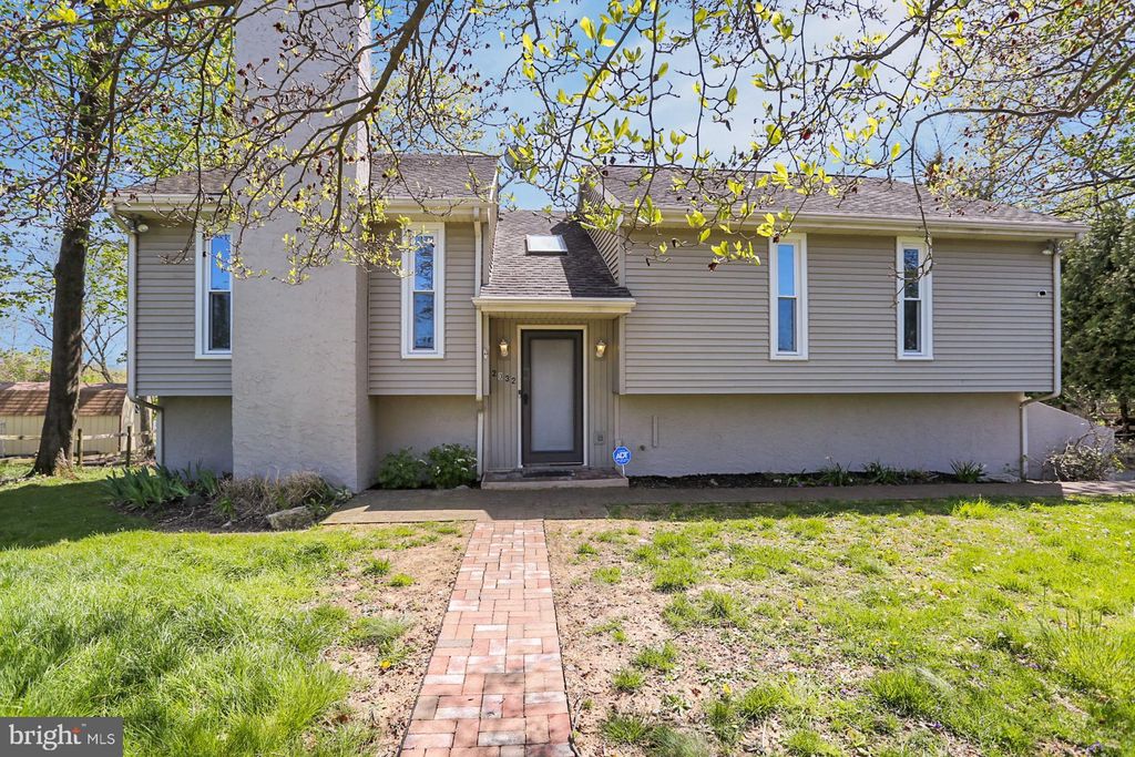 2032 Girard Ave, West Lawn, PA 19609