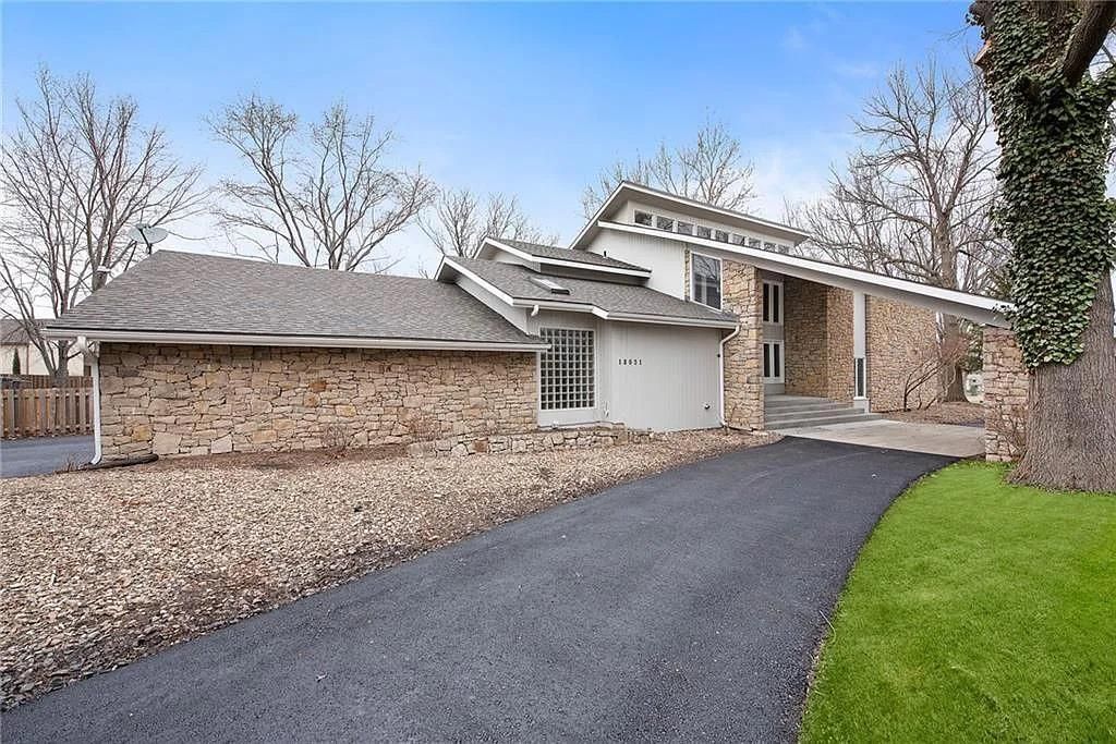 18051 Berryhill Dr, Stilwell, KS 66085 Trulia