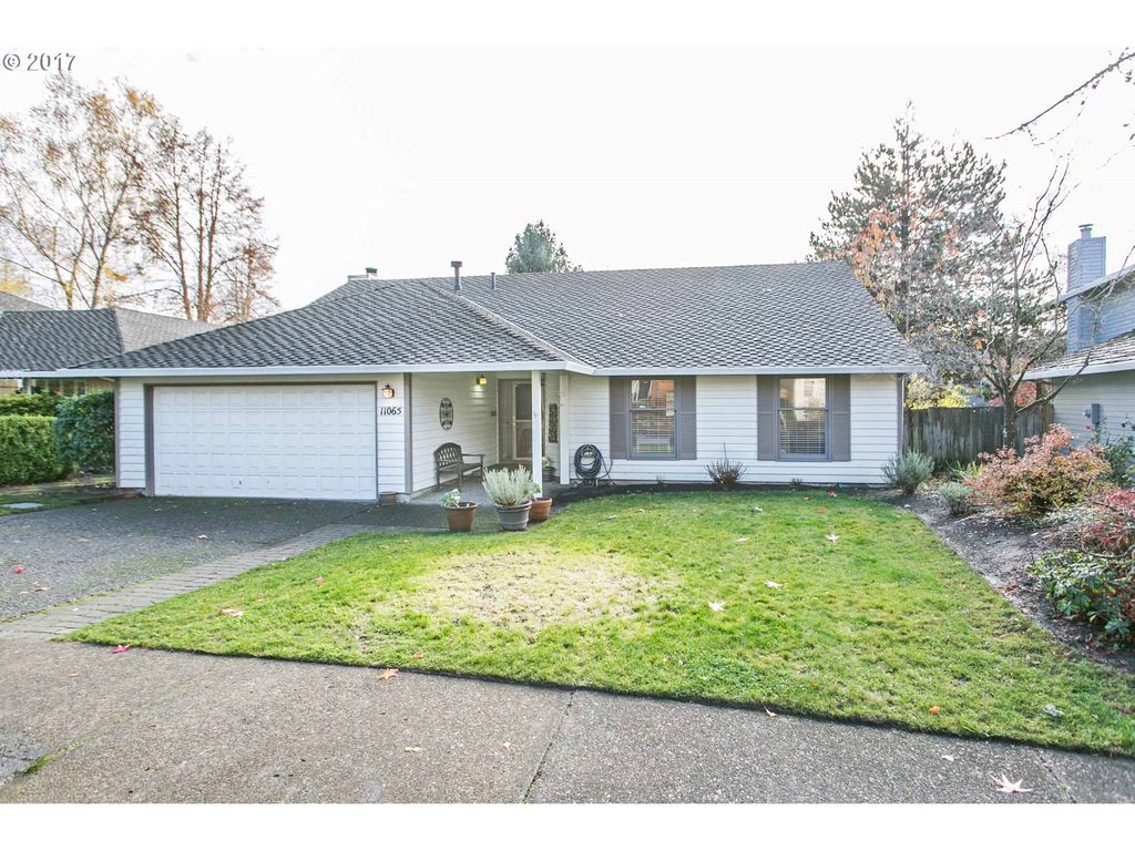 11065 SW Summer Lake Dr, Tigard, OR 97223