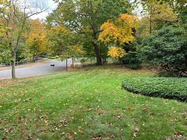 863 Lily Ln, Valley Cottage, NY 10989